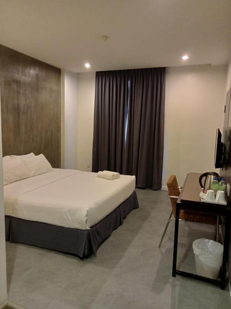 ที+ โฮเต็ล สุไหงโกรก Hotel อลอร์สตาร์ ภายนอก รูปภาพ